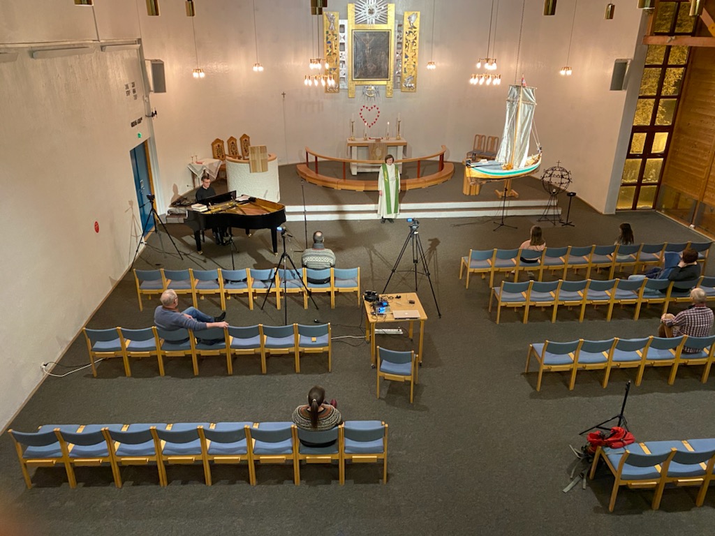 Fortsatt begrensninger på 10 personer i kirka