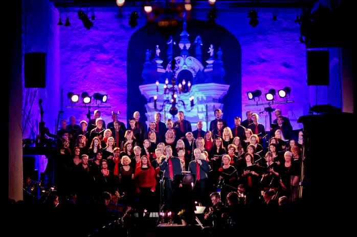 Skjeberg kirkekor og ungdomskoret Exodus holder julekonsert sammen hvert år. 