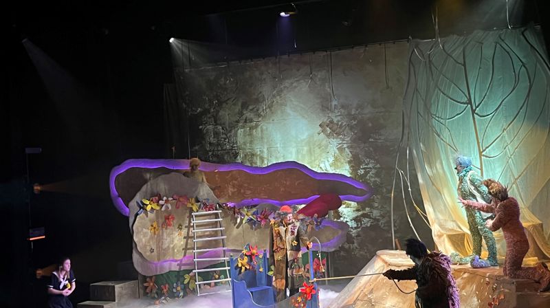 Kirken tilstede på forestilling i Otta kulturhus.