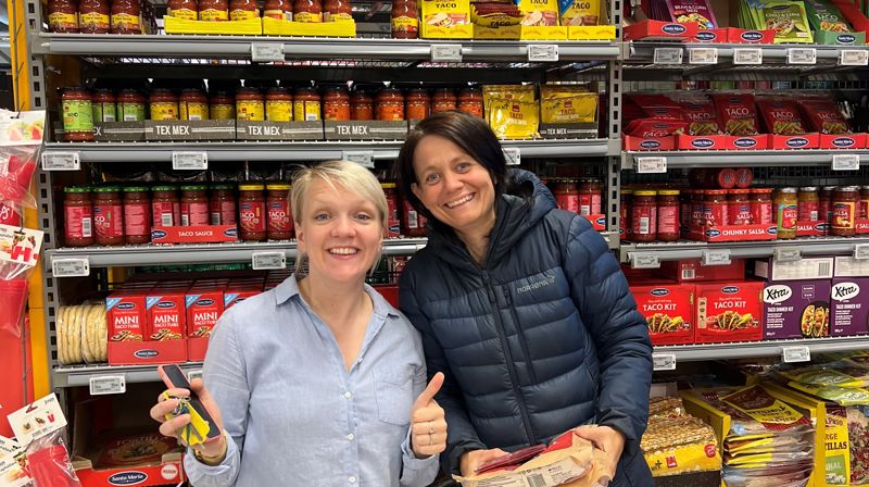 Siri Helene Erland til venstre og Mari Helgeland til høyre