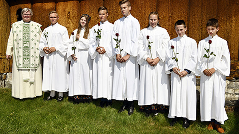 Fra venstre: Signe prest, Iver, Anne Marte, Markus, Mathias, Thea, Nicolai, Simon. Foto: Arne G.P