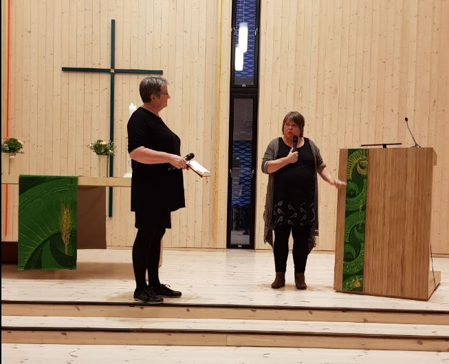 Bli med på en "Spleis" til kirketekstiler i Stjørdal kirke.