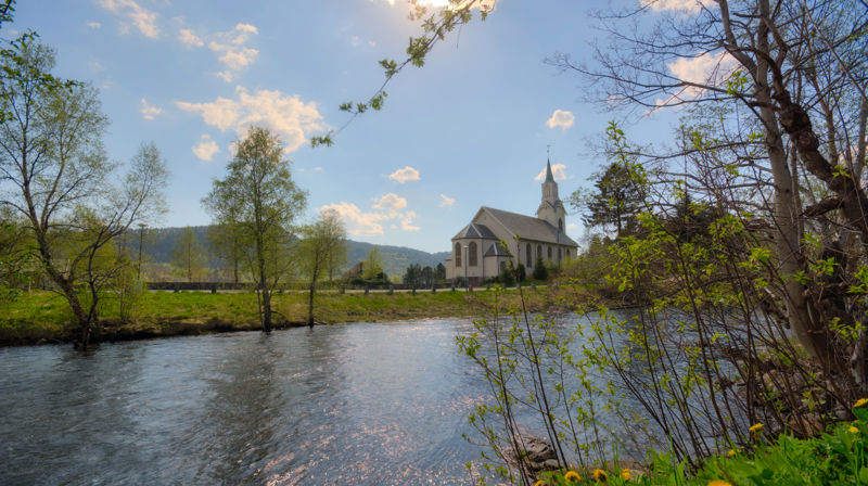 Ørskog kyrkje stengt