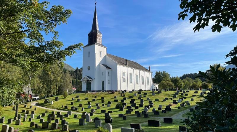 Førde kyrkje blir stengt for aktivitet ein periode i sommar