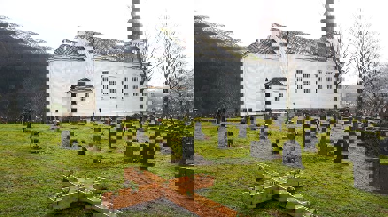 Bli med og pynt påskekrossen