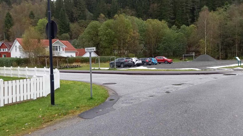 Mellombels parkeringsplass for Førde kyrkje og kyrkjetunet