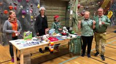 Svalbard kirkes team på aktivitetsmessa i Svalbardhallen august 2022.