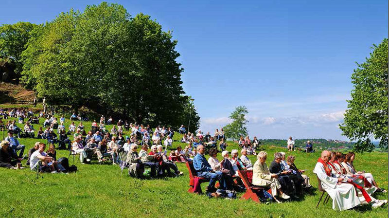 Pinsefest på slottsfjellet