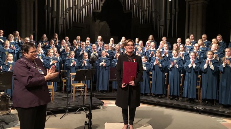 Kongens Fortjenstmedalje til dirigent Anita Brevik