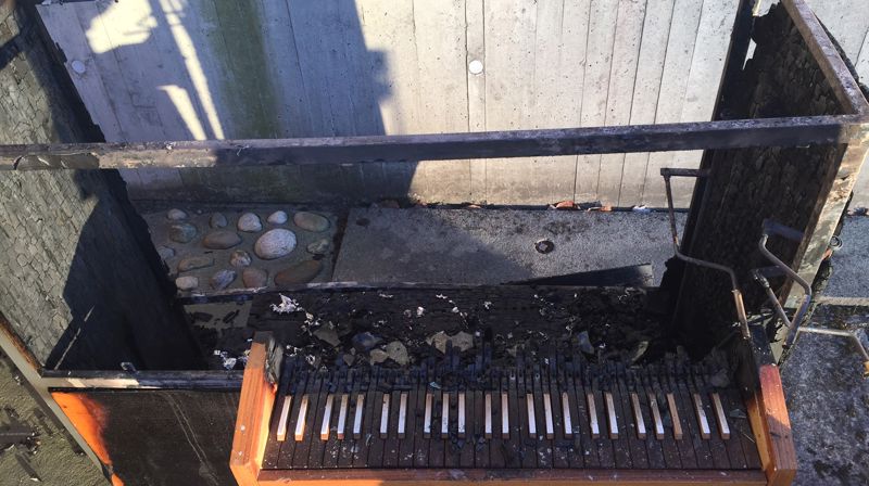 Det var trolig orgelet som tok fyr i seremonirommet i Moholt krematorium. Foto: Trygve Jensen