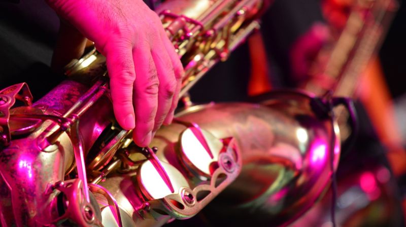 Opplev salmer i storbanddrakt i Kolstad kirke