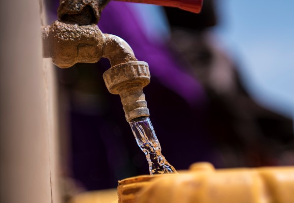 Vannpost i Jilad. Foto: Kirkens Nødhjelp