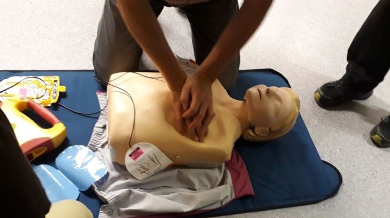 Hjertestarterkurs på Kirkestua