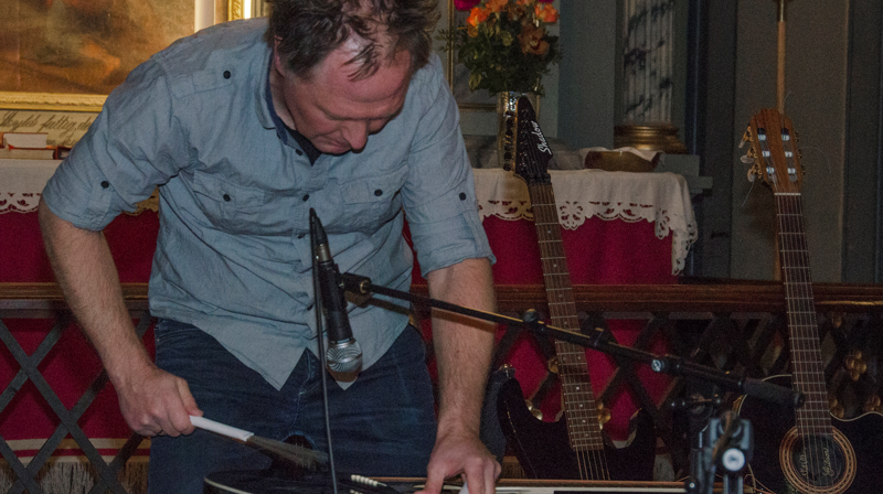 Strengeleik og klokkeklang