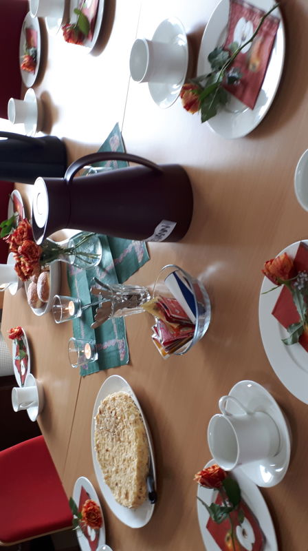 Bilde av dekket kaffebord