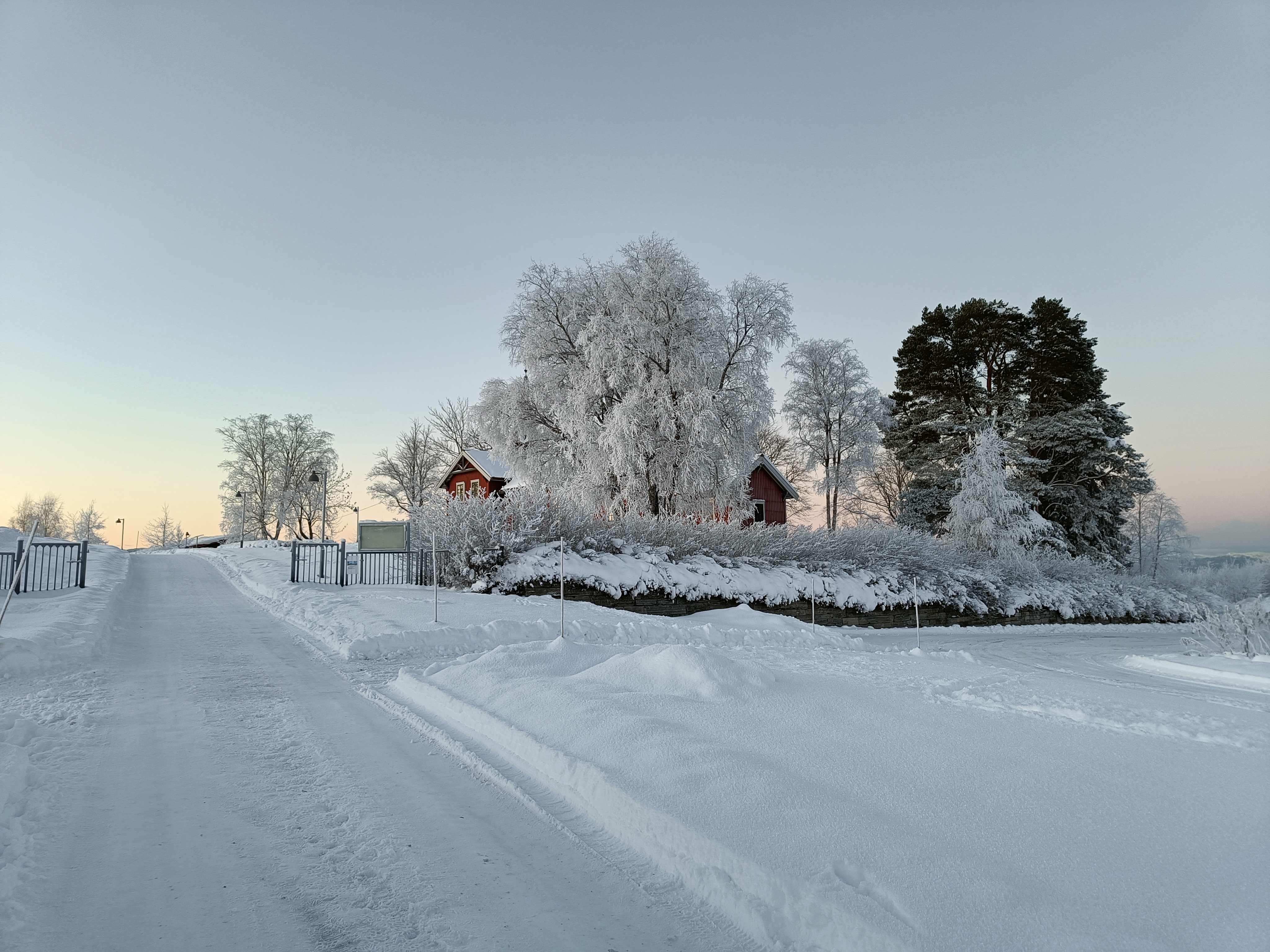 Vinterstemning ved Leira kapell. Foto: Sølvi Rise