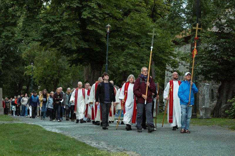 Velkommen til å bli med på vandregudstjeneste mot Olavsvaka i Nidarosdomen lørdag 28. juli. Foto: Jana Pavlova