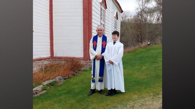 Sokneprest Rolf Steffensen og Benjamin Thomassen Pettersen.