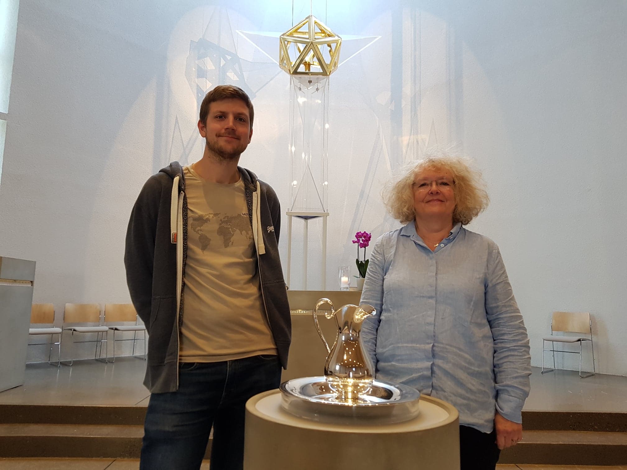 Lasse Thorvaldsen og Marit Rødningen Seines ønsker velkommen til drop in-dåp