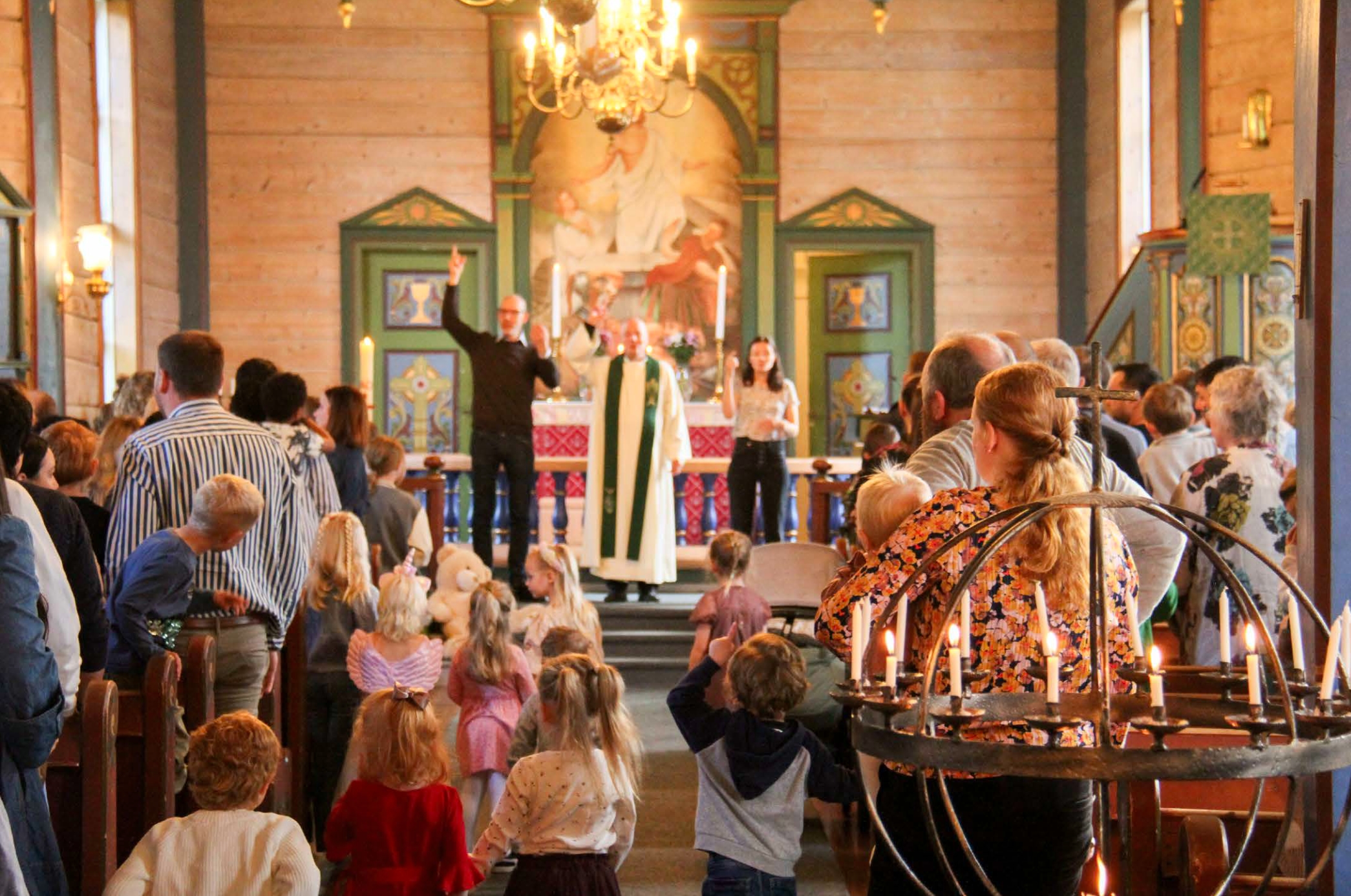 Gudsteneste med utdeling av 4års- book