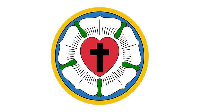 Lutherrosa er på det nye nattverdsettet og på den kvite messehakelen i Ulstein kyrkje. Krossen i hjartet er for trua på den krossfeste Jesus Kristus. Det raude hjartet viser til liv og kjærleik. Den kvite rosa står for glede og fred. Blåfargen speglar himmelen sin herlegdom og gullringen er symbolet for æva og uendeleg rikdom.