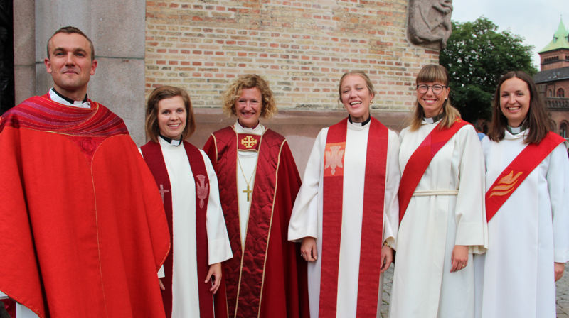 Tre ordinasjoner og to vigslinger på samme dag