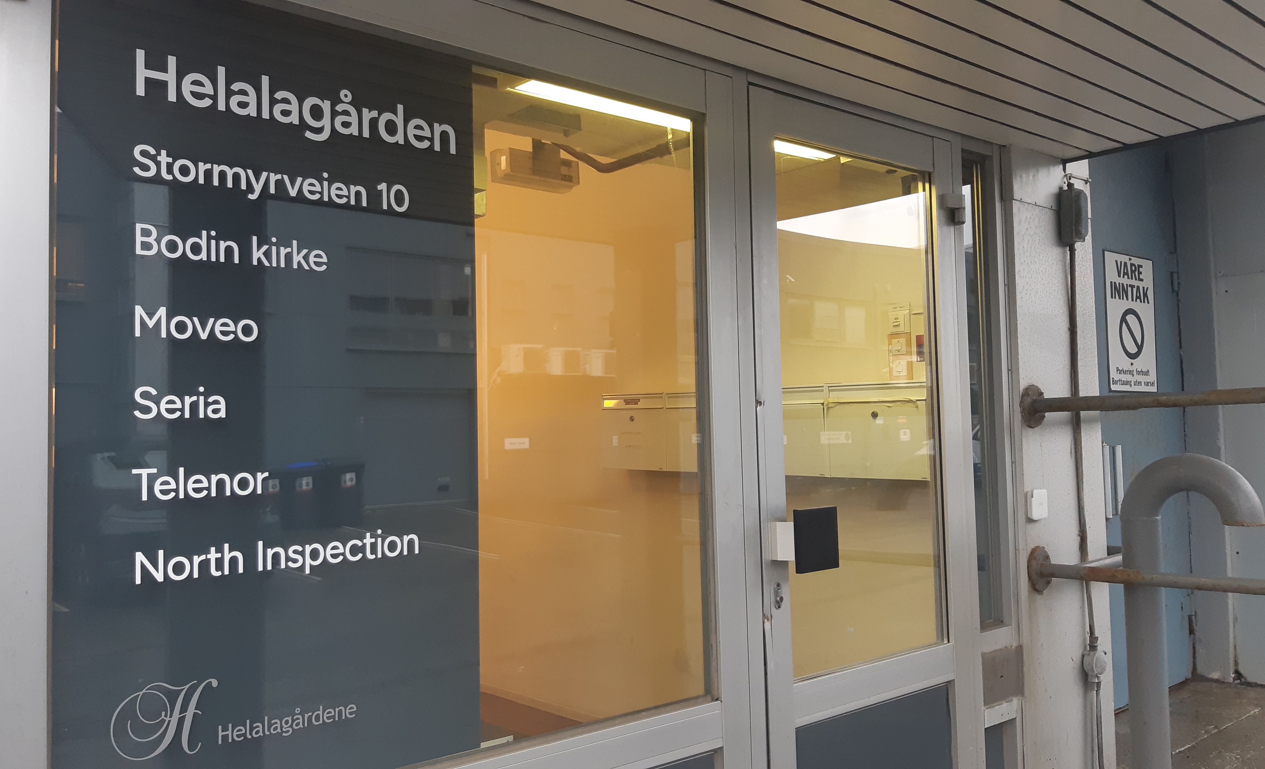 Inngangen til kontorene i Stormyrveien 10