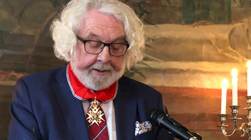 Forfatter Edvard Arnt Hoem utnevnt til Kommandør av St. Olavs orden