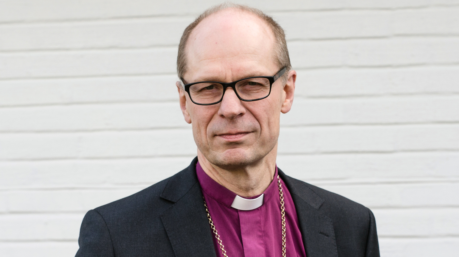 Biskop i Nord-Hålogaland Olav Øygard beklager overfor konfirmantene i Kautokeino. Foto: Hege Flo Øfstaas