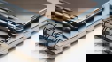 Les sakspapirene til Kirkerådets marsmøte. Illustrasjonsfoto: Jess Bailey/Pexels.com