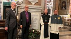 Frå avdukinga i Roma. Frå venstre: Ambassadør Johan Vibe, preses Olav Fykse Tveit, katolsk biskop i Nidaros, Erik Varden og rektor Michael Max