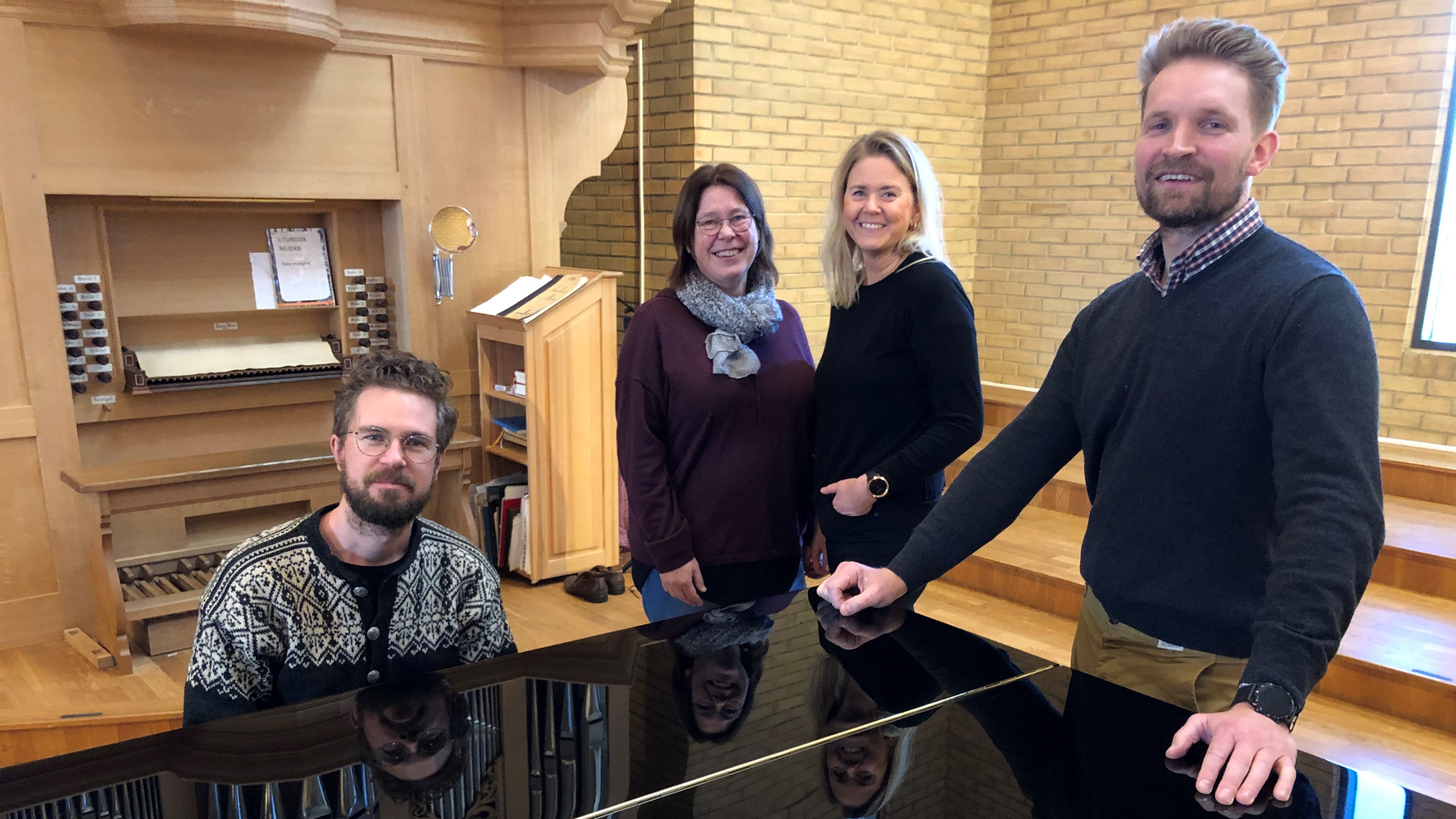 Etter påske startes Demenskoret Haugesund. Fra venstre: musiker John-Olof Svensson Haakonseth, diakon Jorunn Kringeland Thorsen, prosjektleder Stine Gudmestad Jensen og korleder Jon Bjørnar Sandve. 