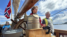 Verdiseilas 2024 er en pilegrimsferd i flere etapper frå Sokndal/Egersund til Nidaros. Med bakgrunn i rettsjubileene i 2024 er unge på nøkkelstedene langs leia inviterte inn i verdisamtaler inspirert av Guds fire døtre og omgrep som makt, likeverd og demokrati. Foto: Einar Vegge