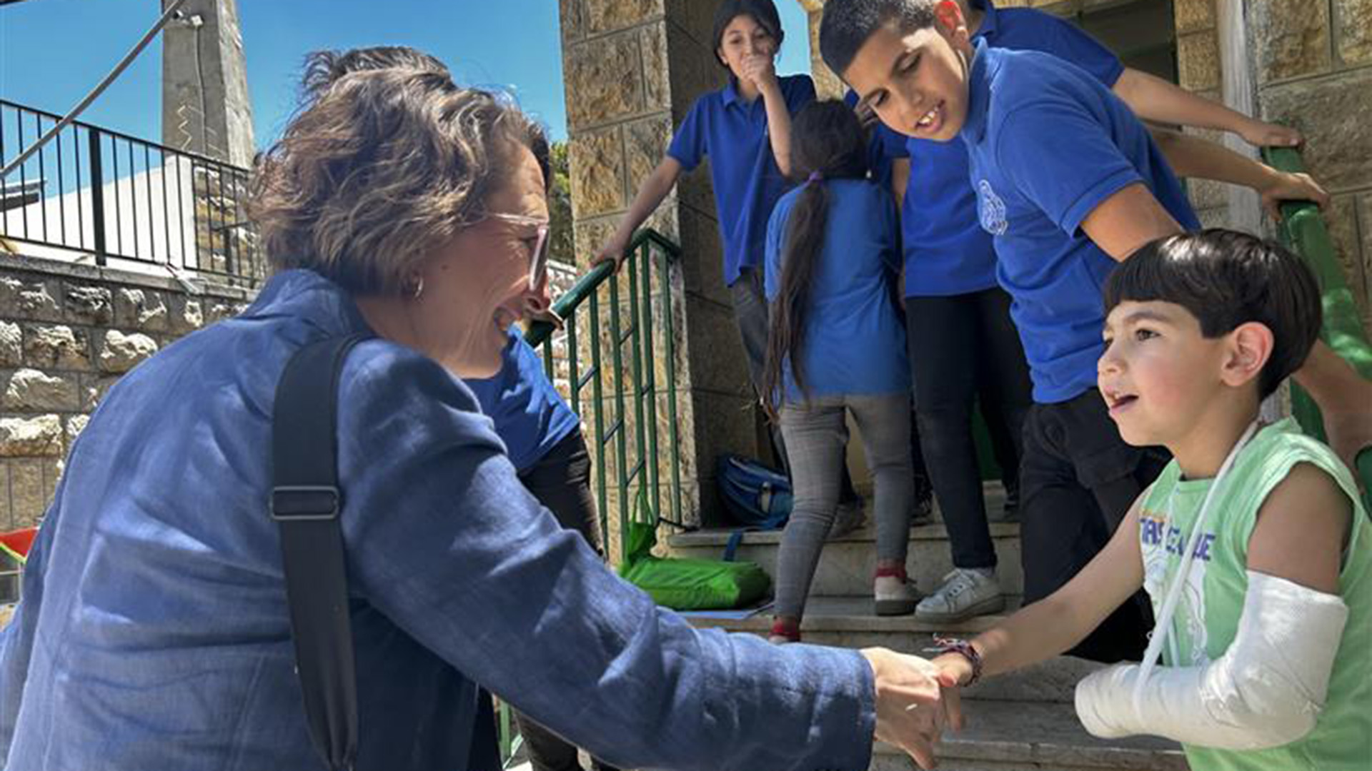 Biskop Kari Alvsvåg i Borg på besøk på Vestbredden. (Foto: Den norske kirke) 