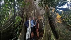 Religionsdialog i regnskogen, Zhira Beck, jøde, Einar Tjelle, kristen og Gunaketu Kjønstad, buddhist. (Foto: Privat)