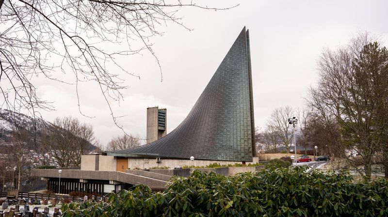 På to gudstjenester var 487 personer innom Slettebakken kirke på julaften. Det er 14 % flere enn året før. (Foto: Joakim Birkeland / Den norske kirke)