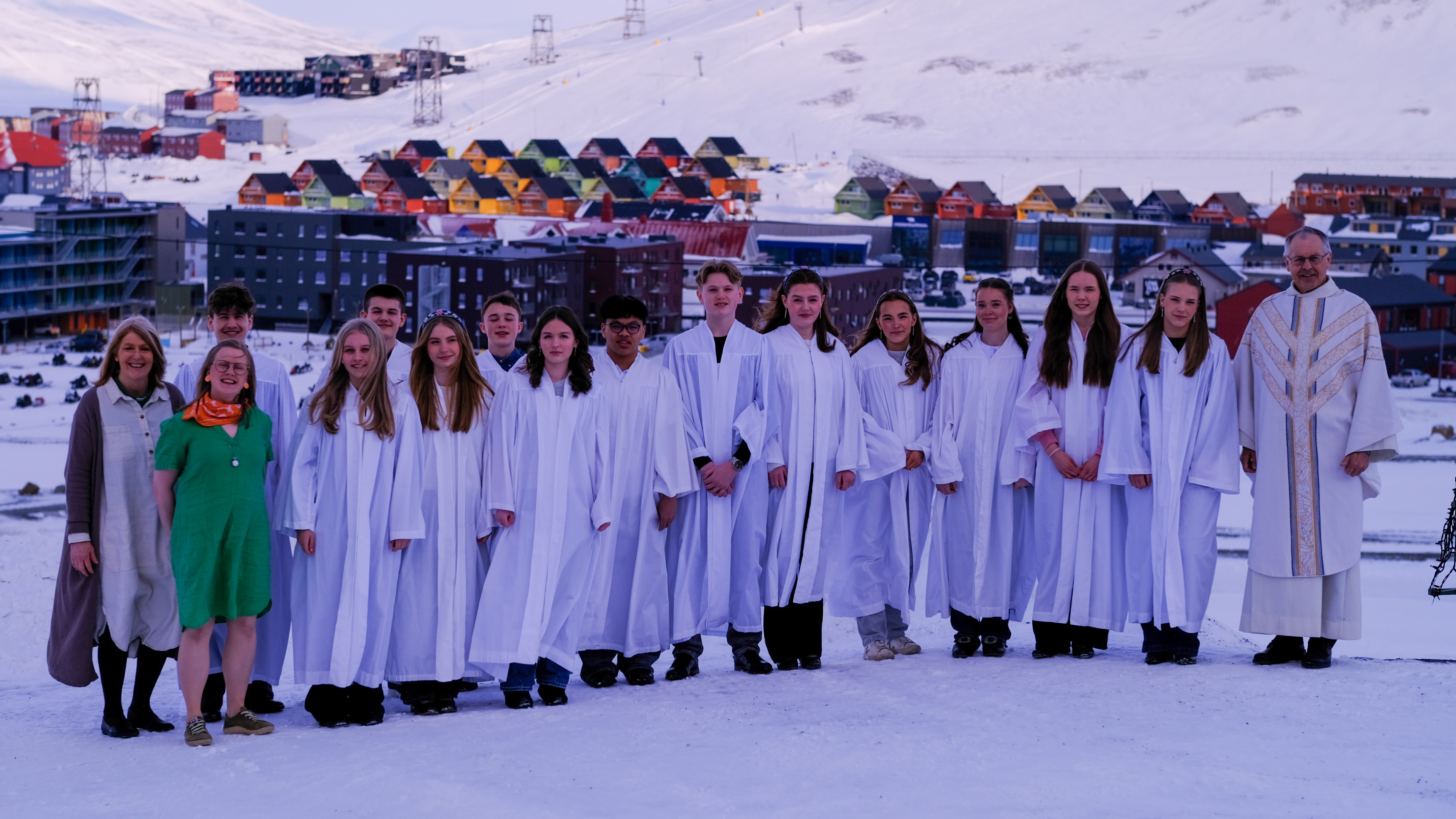Bilde av vårens konfirmanter på Svalbard, som ble konfirmert på palmesøndag.
