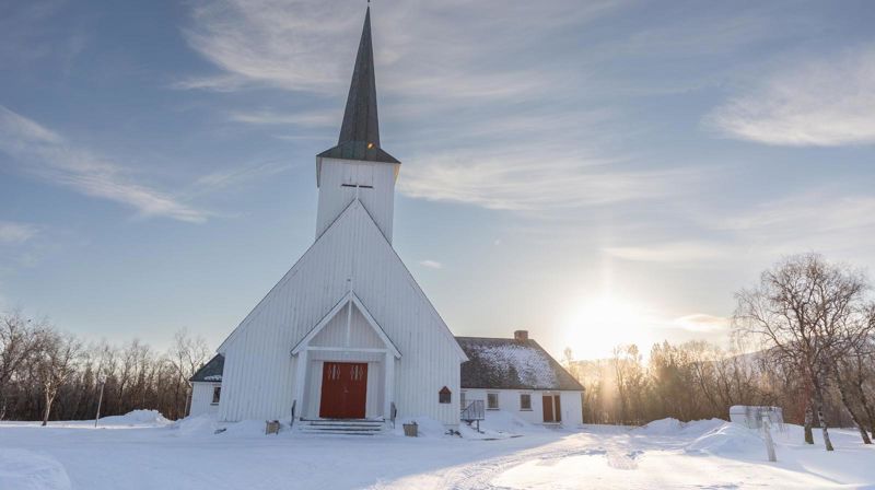 Lakeselv kirke i Finnmark. Illustrasjonsfoto: Rett Vest AS / Den norske kyrkja.