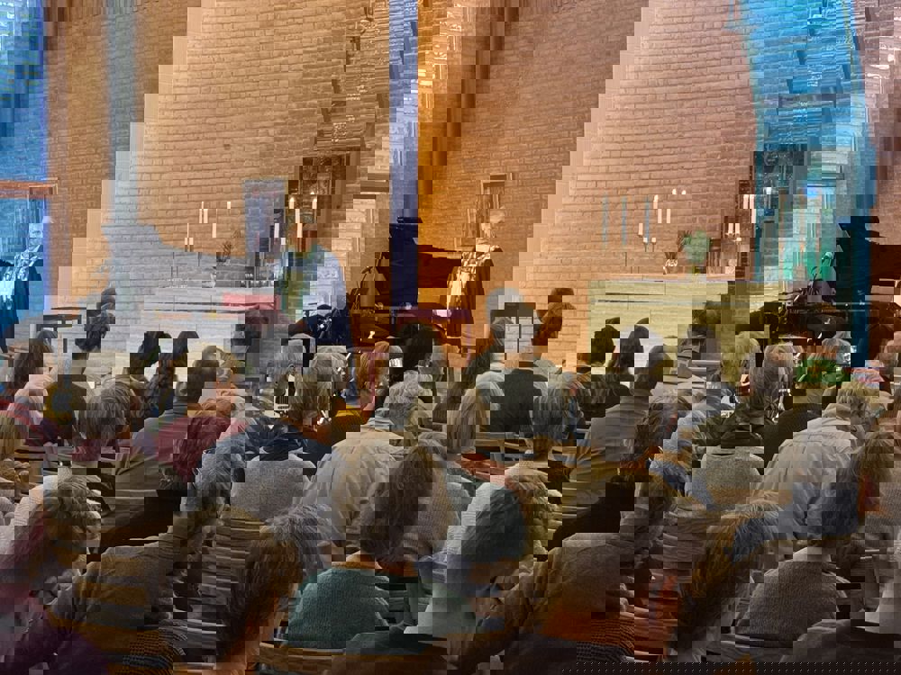 Preses Olav Fykse Tveit i Holmlia kirke. (Foto: privat)