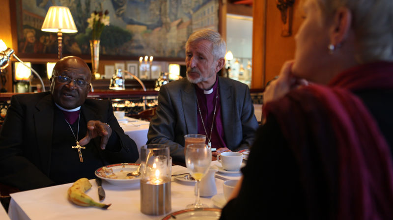 Desmond Tutu spiser frokost med norske kirkeledere (Grand Hotell, Oslo, 22.9.14. Fotograf: Silje Ander, Kirkens Nødhjelp) 