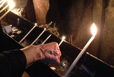 Lys tennes i Fødselskirken i Betlehem. Foto: Kirkerådet