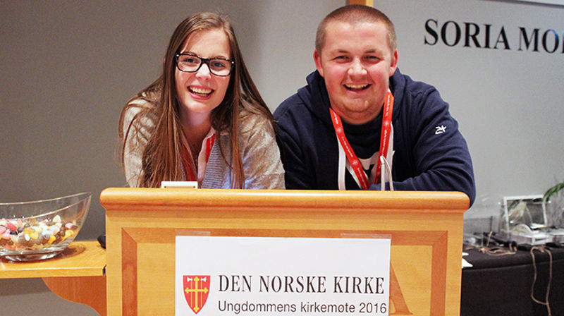 Både Ina-Helene Idsal og Jørgen Johnsen har vært aktive på talerstolen under årets UKM.