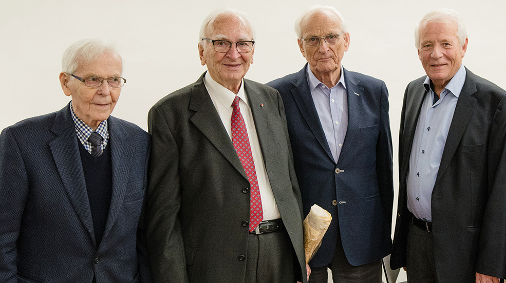 En rekke tidligere biskoper deltok ved markeringen av Bispemøtets 100 års jubileum i Oslo 16. oktober. Fra venstre: Ole Nordhaug (biskop i Møre 1983–1991), Andreas Aarflot (biskop i Borg 1976–1977 og biskop i Oslo 1977–1998), Georg Hille (biskop i Hamar (1974–1993) og Ole D. Hagesæther (biskop i Bjørgvin 1994–2008). (Foto: Bispemøtet/Hege Flo Øfstaas)