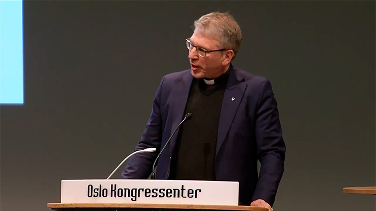 Olav Fykse Tveit, generalsekretær i Kirkenes verdensråd, stod for avslutninga av klimakonferansen "Broen til framtiden" i Oslo 17. februar.