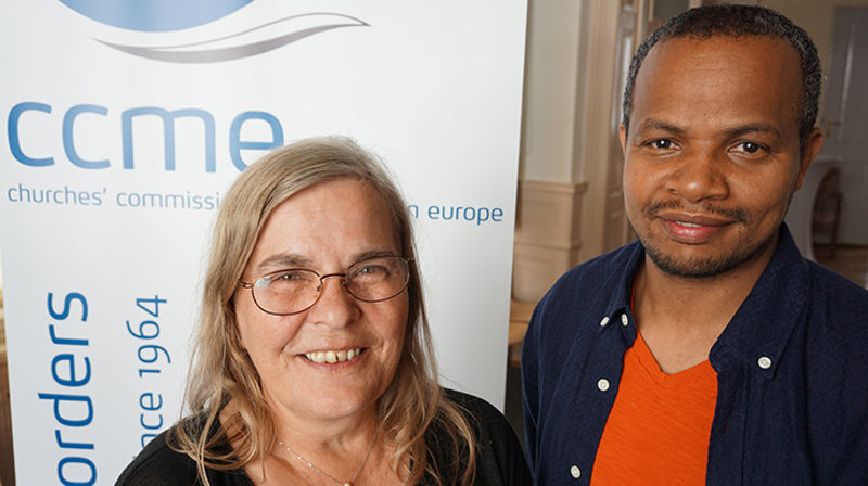 Nyvalgt leder for Churches’ Commission for Migrants in Europe, Lemma Desta sammen med organisasjonens generalsekretær, Doris Peschke.