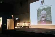 Oslo biskop Ole Christian Kvarme mottok 14. augustkomiteen sin Brobyggerpris 2017 den 10. august. Foto: Magnar Helgheim