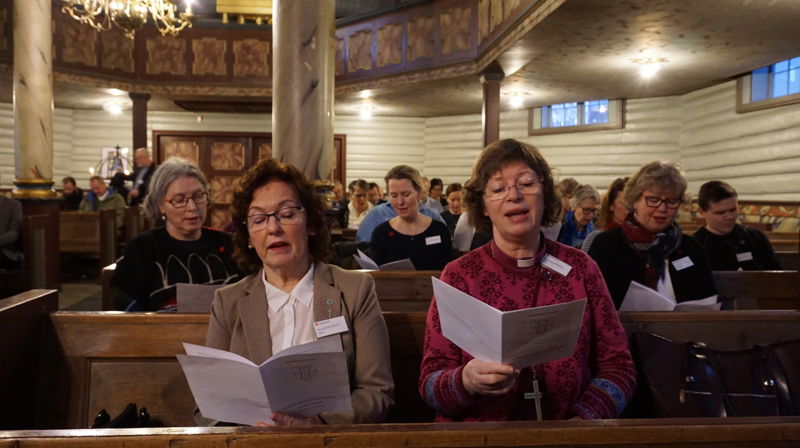 Både kjend og ukjend musikk blei testa ut av mellom anna Ann-Kristin Sørvik og Ingeborg Midttømme frå Møre. (Foto: Kyrkjerådet)