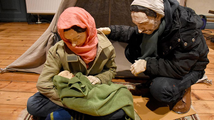 Realistisk julekrybbe kan lett provosere. Og det er kanskje bra. (Foto: Magne Vik Bjørkøy/Nidaros bispedømmekontor)