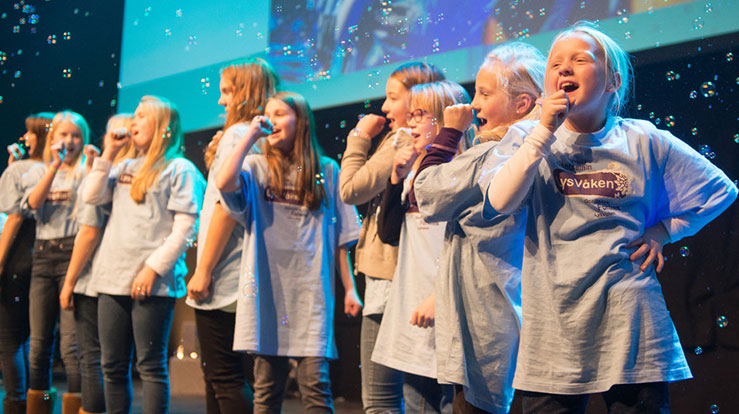 Vil du være med på kirkens storsamling - til en billig penge? (Illustrasjonsfoto fra Trospplæringskonferansen 2013).