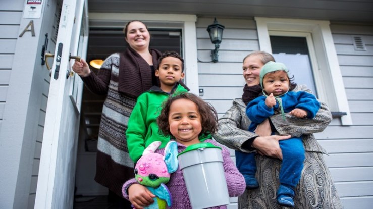 Bli bøssebærer i ditt nærområde søndag 21. oktober og støtt Kirkens Bymisjons arbeid med å skape et varmere samfunn. Foto: blimed.no
